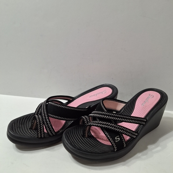 Skechers Casual Black and Pink Wedge Platform Strappy Comfy Slip On Sandal Sz.8 - Picture 2 of 11